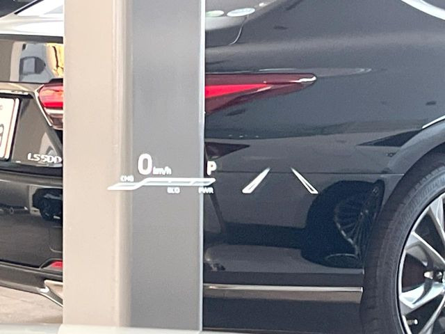 �y�J���[�w�b�h�A�b�v�f�B�X�v���C�z���݂̑��x�⑖�s�����f�W�^���\���ŉ^�]�ȑO���̃K���X�ɓ��e!�J���[�t���Ŏ��F���������A�^�]���ڐ������炳���K�v�ȏ����m�F�ł���̂łƂ��Ă��֗��ň��S!