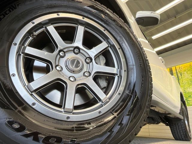 【17インチアルミホイール】外観にマッチしたアルミホイールを装着しております。各種アルミホイールや、スタッドレスタイヤも取扱いしております。是非ご相談ください♪