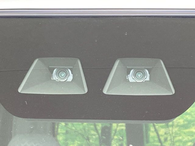 �y�X�}�[�g�A�V�X�g�z���s���ɑO���̎ԗ�����F�����A�Փ˂������Ȏ��͌x��ƃu���[�L�ŏՓˉ���Ɣ�Q�y�����A�V�X�g�B�����S�Ƀh���C�u�����y���݂��������܂��B