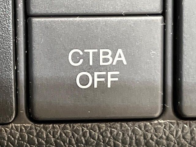 【シティブレーキアクティブシステム】低速走行中に前方の車両等を認識し、衝突しそうな時は警報とブレーキで衝突回避と被害軽減をアシスト。より安全にドライブをお楽しみいただけます。