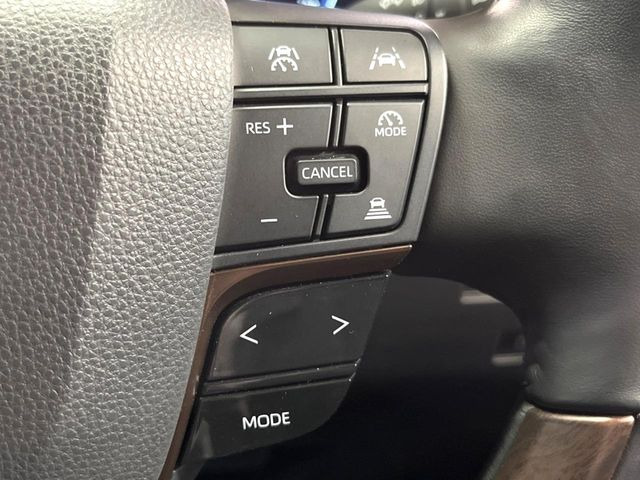 【レーダークルーズコントロール】高速道路での長距離走行が楽に!!自動で速度を保つクルーズコントロールが、衝突軽減システムと連携し、前方の車両を感知して車間を保つように速度調節してくれます!!