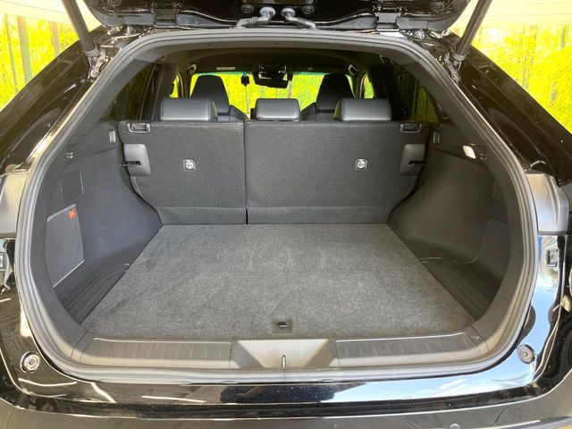 ���i�̂���������ʋ΁A���}���ɏ\���ȉ׎��X�y�[�X���m�ۂ��Ă���܂��B�Z�J���h�V�[�g��|���ƁA�傫�ȉו��̐ύڂ��\�ł���