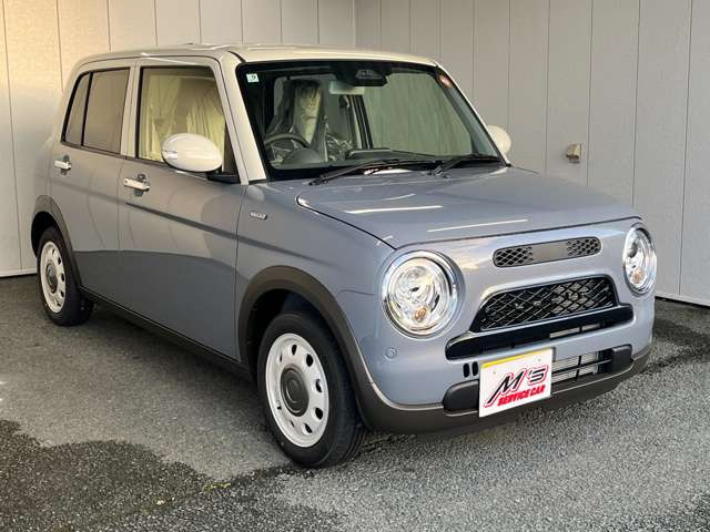 ���ʎԂ́u�T�[�r�X�J�[�G���Y �{�X�v�A�y�����Ԃ́u�T�[�r�X�J�[�G���Y �����X�v���炨�T�������܂��B