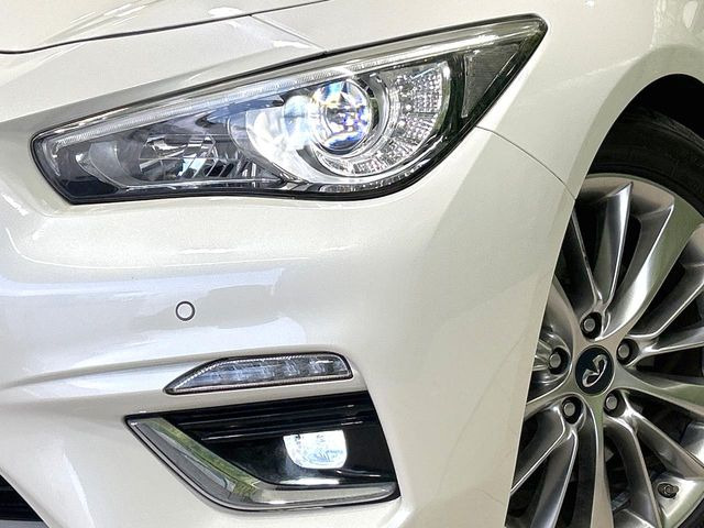 �yLED�w�b�h���C�g�z���V����ԑ��s�����ǍD�Ȏ��E���m�ۂ����S���ĉ^�]�ł��鍂�P�xLED�w�b�h���C�g��