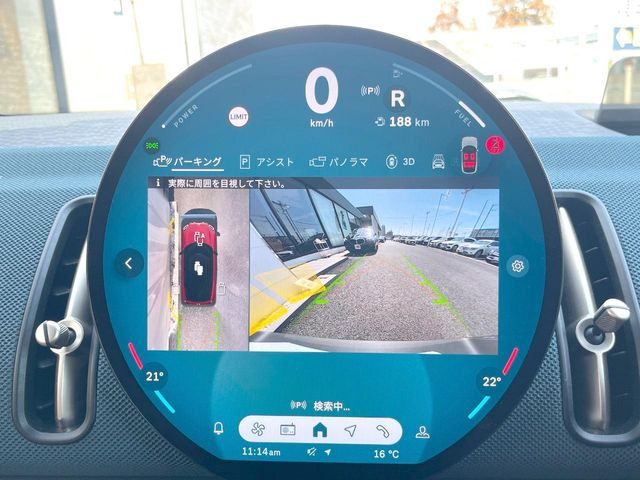 ���p�m���~�b�N�r���[���j�^�[:��p�̃J�����ɂ��A�ォ�猩���낵���悤�Ȏ��_��360�x�N���}�̎��͂��m�F���邱�Ƃ��ł��܂������p�������m�F���₷���A�����ꏊ�ł̐؂�Ԃ��⒓�Ԃ��X���[�Y�ɍs���܂��B