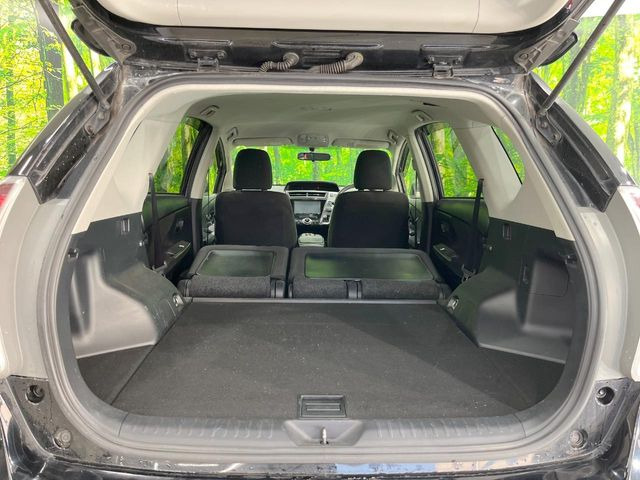 ラゲッジルームは、大容量のスペースを確保。普段のお買い物からレジャーまで、幅広く活躍してくれます!また、リアシートを倒すことでバリエーション豊かにお使いいただけます。