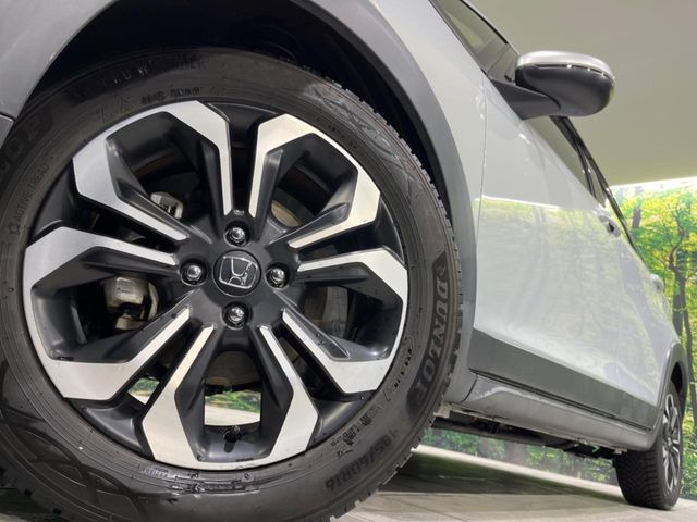 【純正16インチアルミホイール】外観にマッチした純正アルミホイールを装着しております。各種社外アルミホイールや、スタッドレスタイヤも取扱いしております。是非ご相談ください♪