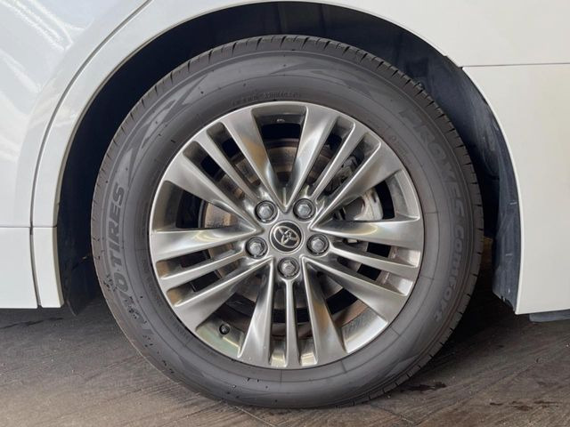 【純正18インチアルミホイール】外観にマッチした純正アルミホイールを装着しております。各種社外アルミホイールや、スタッドレスタイヤも取扱いしております。是非ご相談ください♪