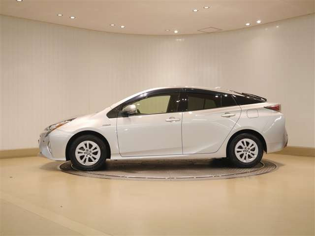 プリウス1.8 S E-Four 4WD