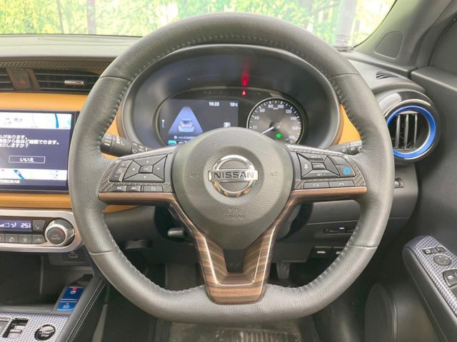 ステアリングも使用感が少なく、きれいな状態となっております♪