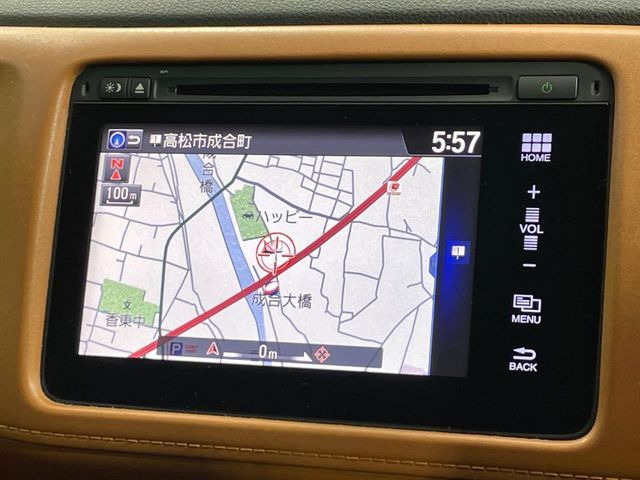 【純正ナビ】人気の純正ナビを装備しております。ナビの使いやすさはもちろん、オーディオ機能も充実!キャンプや旅行はもちろん、通勤や買い物など普段のドライブも楽しくなるはず♪
