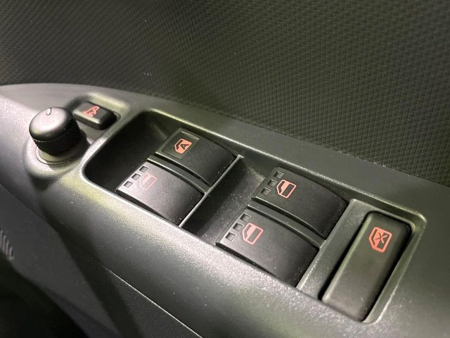 �y�d���i�[�~���[�z�T�C�h�~���[�͓d���i�[���ƂȂ��Ă���A�������ԏ�ł��L�Y�������X�N��}�����܂��B