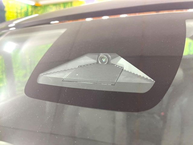 �y�z���_�Z���V���O�z���s���ɑO���̎ԗ�����F�����A�Փ˂������Ȏ��͌x��ƃu���[�L�ŏՓˉ���Ɣ�Q�y�����A�V�X�g�B�����S�Ƀh���C�u�����y���݂��������܂��B