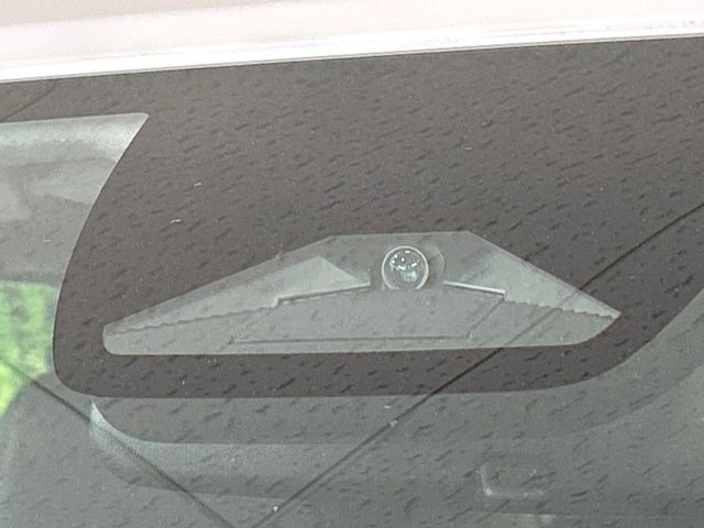 �y�z���_�Z���V���O�z���s���ɑO���̎ԗ�����F�����A�Փ˂������Ȏ��͌x��ƃu���[�L�ŏՓˉ���Ɣ�Q�y�����A�V�X�g�B�����S�Ƀh���C�u�����y���݂��������܂��B