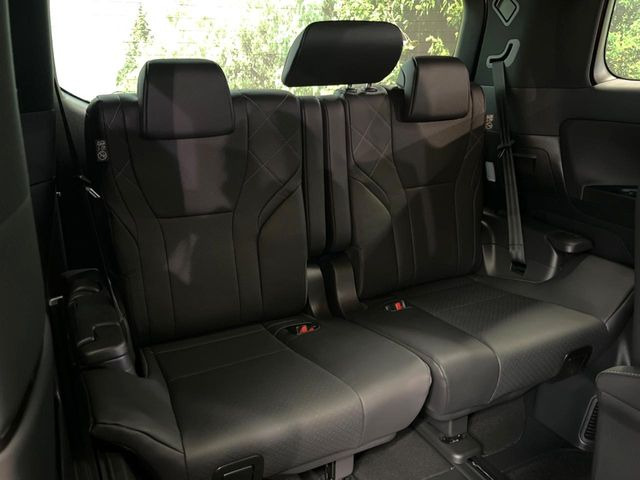 3列目シートはもちろん状態良好☆大人でもゆったりと座って頂けますので、大人数でのお出かけもラクラクです♪ご家族で、気の知れた仲間で、ドライブに行くのが楽しみですね♪