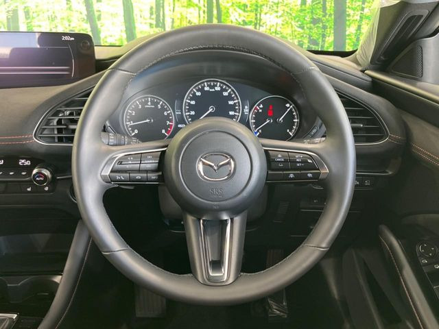 �y�����v�����X�e�A�����O�z�㎿�Ȋv���g�p���邱�ƂŁA��ɂ����������݂ƂĂ��^�]���₷���n���h���ł���