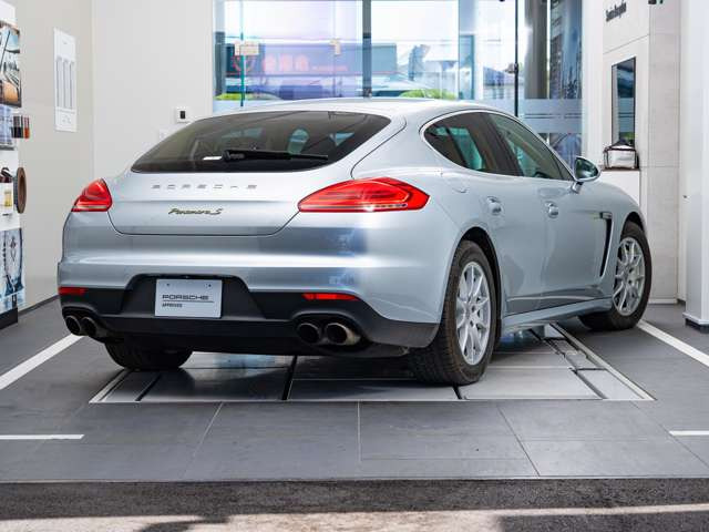 パナメーラS eハイブリッド