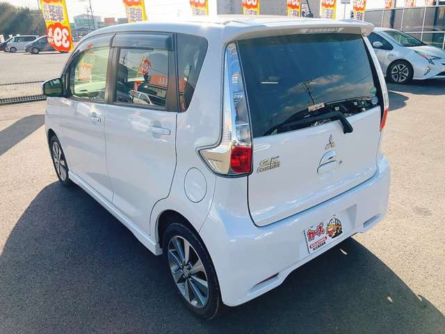 ���X�ł͌y�����Ԃ��畁�ʎԂ܂ŕ��L���I�[�����[�J�[�̎Ԏ�E�F�E�O���[�h��L�x�ɑ����Ă���܂��B