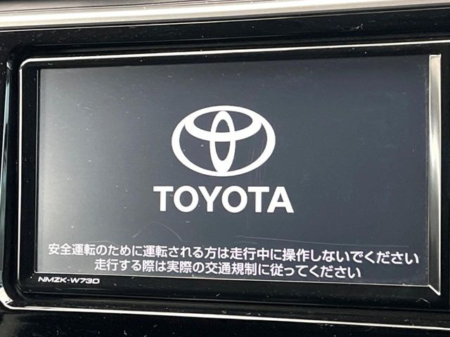 【純正ナビ】人気の純正ナビを装備しております。ナビの使いやすさはもちろん、オーディオ機能も充実!キャンプや旅行はもちろん、通勤や買い物など普段のドライブも楽しくなるはず♪