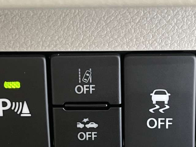 �Ԃ̎Ԑ����J�����ŔF�����A�͂ݏo�������Ȏ��Ɍx���𔭂�����X�e�A�����O�����⏕���Ĉ��S�^�]���T�|�[�g!