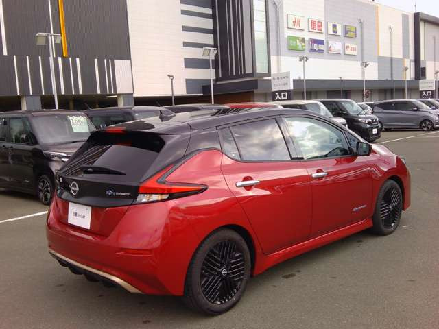 リーフX Vセレクション 90周年記念車