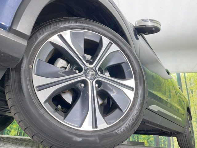 【純正アルミホイール】外観にマッチした純正アルミホイールを装着しております。各種社外アルミホイールや、スタッドレスタイヤも取扱いしております。是非ご相談ください♪