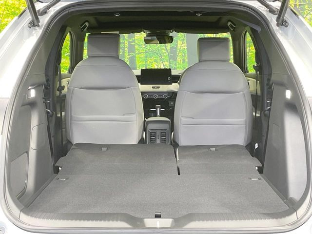 ���i�̂���������ʋ΁A���}���ɏ\���ȉ׎��X�y�[�X���m�ۂ��Ă���܂��B�Z�J���h�V�[�g��|���ƁA�傫�ȉו��̐ύڂ��\�ł���