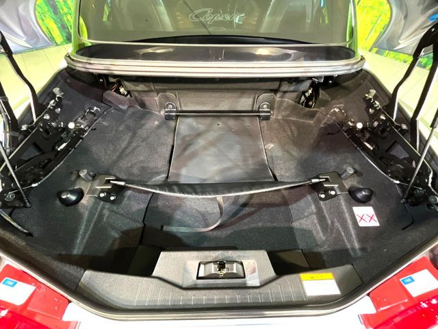 ���i�̂���������ʋ΁A���}���ɏ\���ȉ׎��X�y�[�X���m�ۂ��Ă���܂��B�Z�J���h�V�[�g��|���ƁA�傫�ȉו��̐ύڂ��\�ł���