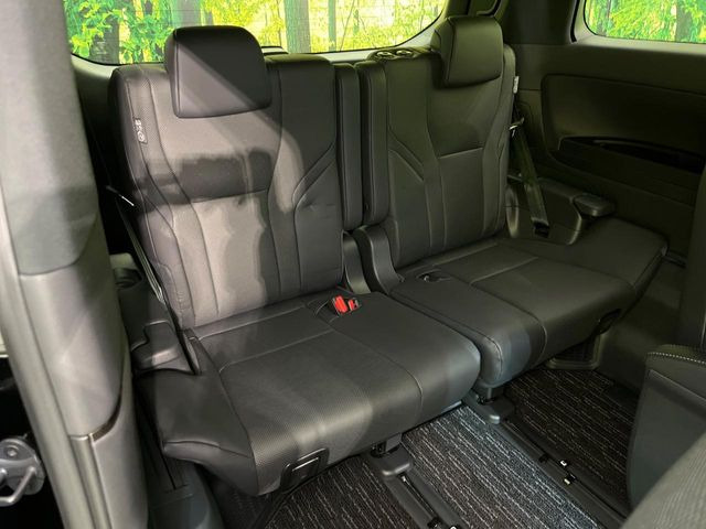 3列目シートはもちろん状態良好☆大人でもゆったりと座って頂けますので、大人数でのお出かけもラクラクです♪ご家族で、気の知れた仲間で、ドライブに行くのが楽しみですね♪