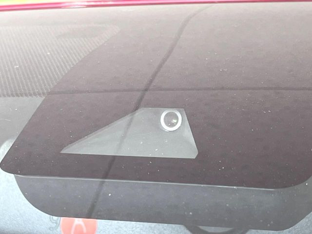 �y�v���N���b�V���Z�[�t�e�B�z�O���̎ԗ��������m���A�Փ˂������Ȏ��͌x��Œ��ӂ𑣂��A�u���[�L�𓥂ޗ͂��T�|�[�g�B�u���[�L�𓥂߂Ȃ������ꍇ�͏Փ˔�Q�y���u���[�L���쓮�A�Փˉ�����T�|�[�g���܂��B