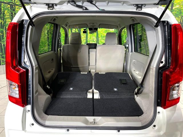 ���i�̂���������ʋ΁A���}���ɏ\���ȉ׎��X�y�[�X���m�ۂ��Ă���܂��B�Z�J���h�V�[�g��|���ƁA�傫�ȉו��̐ύڂ��\�ł���