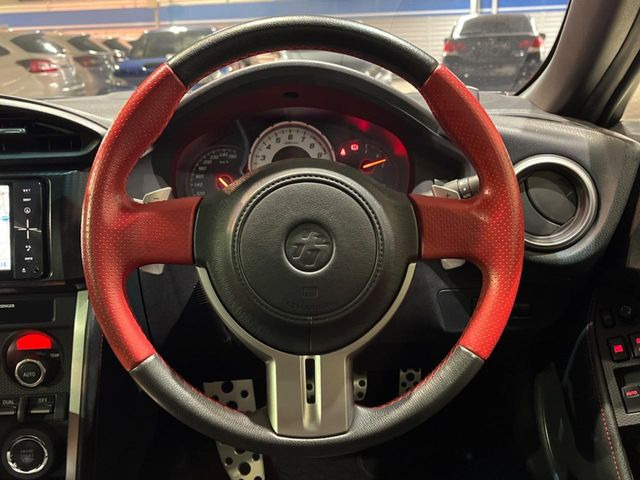 �y�����v�����X�e�A�����O�z�㎿�Ȋv���g�p���邱�ƂŁA��ɂ����������݂ƂĂ��^�]���₷���n���h���ł���