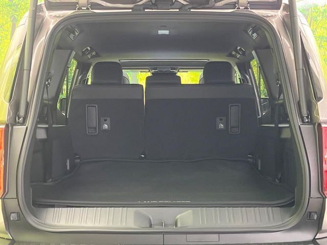 ���i�̂���������ʋ΁A���}���ɏ\���ȉ׎��X�y�[�X���m�ۂ��Ă���܂��B�Z�J���h�V�[�g��|���ƁA�傫�ȉו��̐ύڂ��\�ł���