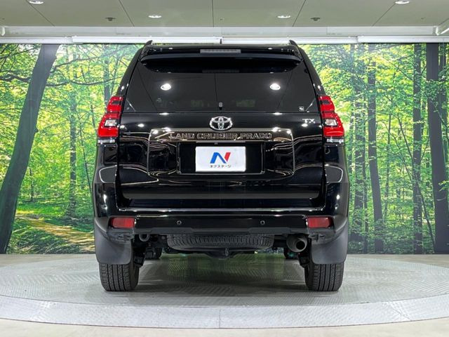 安心の最長10年・走行無制限保証(有償)をご用意。保証内容も充実はもちろん、無料点検&オイル交換や、年中無休の全国・24時間ロードサービスも付帯されておりますのでご安心下さい。