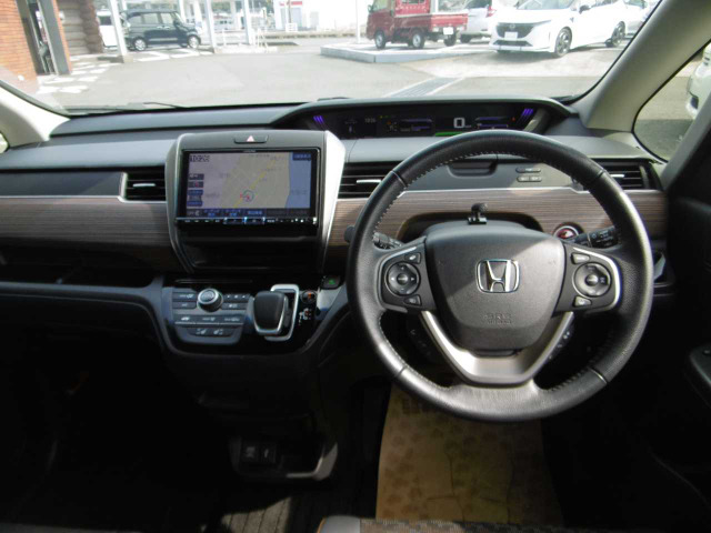 フリード1.5 ハイブリッド クロスター