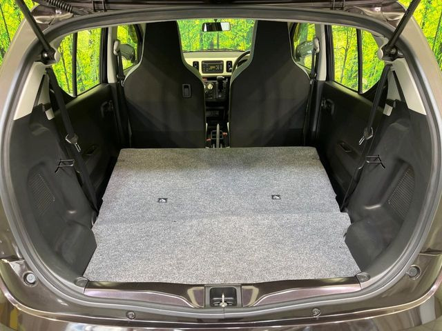 ���i�̂���������ʋ΁A���}���ɏ\���ȉ׎��X�y�[�X���m�ۂ��Ă���܂��B�Z�J���h�V�[�g��|���ƁA�傫�ȉו��̐ύڂ��\�ł���