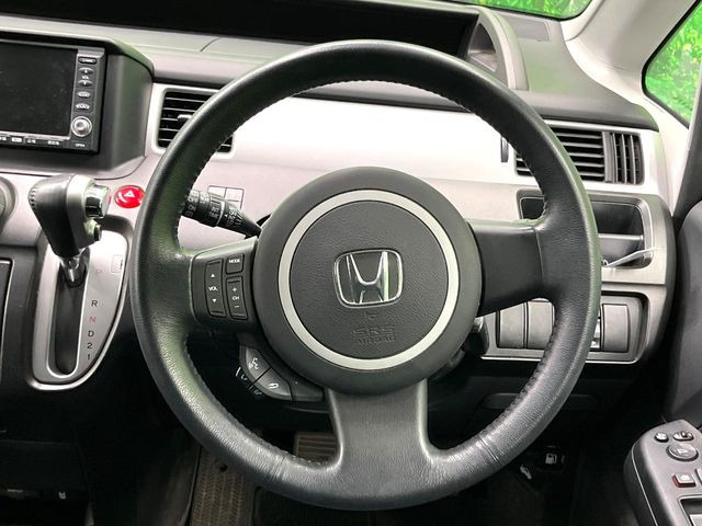 �y�����v�����X�e�A�����O�z�㎿�Ȋv���g�p���邱�ƂŁA��ɂ����������݂ƂĂ��^�]���₷���n���h���ł���