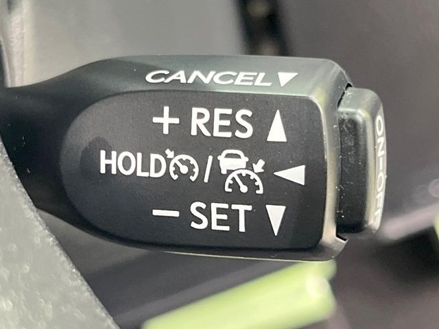 【レーダークルーズコントロール】高速道路での長距離走行が楽に!!自動で速度を保つクルーズコントロールが、衝突軽減システムと連携し、前方の車両を感知して車間を保つように速度調節してくれます!!