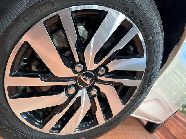 �y����14�C���`�A���~�z�C�[���z�O�ςɃ}�b�`���������A���~�z�C�[���𑕒����Ă���܂��B�e��ЊO�A���~�z�C�[����A�X�^�b�h���X�^�C�����戵�����Ă���܂��B���񂲑��k����������