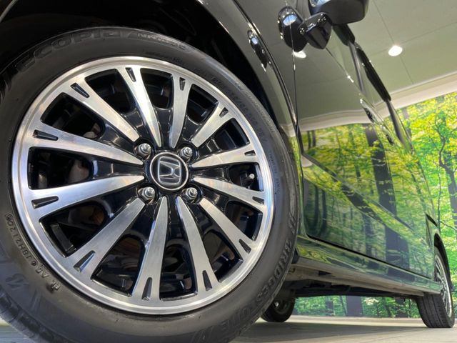 �y����15�C���`�A���~�z�C�[���z�O�ςɃ}�b�`���������A���~�z�C�[���𑕒����Ă���܂��B�e��ЊO�A���~�z�C�[����A�X�^�b�h���X�^�C�����戵�����Ă���܂��B���񂲑��k����������