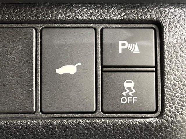 【パワーバックドア】スマートキーや運転席のボタンを押すだけでリアゲートが自動で開閉します!荷物を持っている時や、高い位置にあるバックドアを閉める際に便利な機能です♪