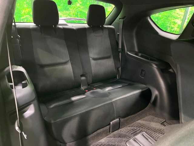 3列目シートはもちろん状態良好☆大人でもゆったりと座って頂けますので、大人数でのお出かけもラクラクです♪ご家族で、気の知れた仲間で、ドライブに行くのが楽しみですね♪