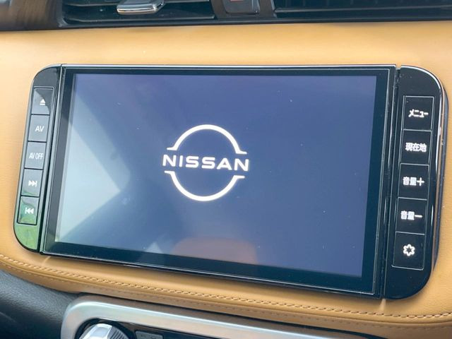 【純正ナビ】人気の純正ナビを装備しております。ナビの使いやすさはもちろん、オーディオ機能も充実!キャンプや旅行はもちろん、通勤や買い物など普段のドライブも楽しくなるはず♪