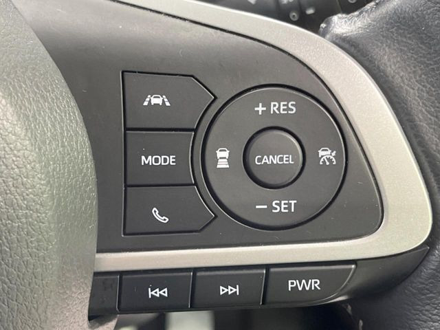 【アダプティブクルーズコントロール】高速道路での長距離走行が楽に!!自動で速度を保つクルーズコントロールが、衝突軽減システムと連携し、前方の車両を感知して車間を保つように速度調節してくれます!!