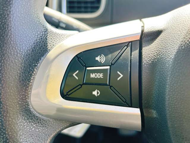 �y�X�e�A�����O�X�C�b�`�z�n���h���̃{�^���ŊȒP�Ƀi�r�̉��ʂ�`�����l������\�ł���