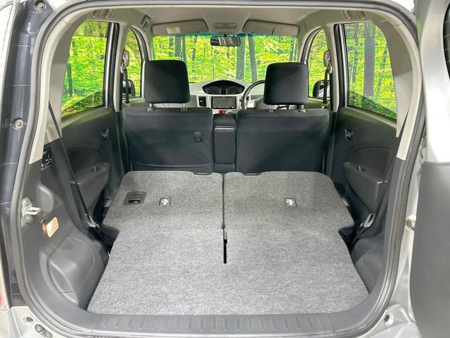 ���i�̂���������ʋ΁A���}���ɏ\���ȉ׎��X�y�[�X���m�ۂ��Ă���܂��B�Z�J���h�V�[�g��|���ƁA�傫�ȉו��̐ύڂ��\�ł���