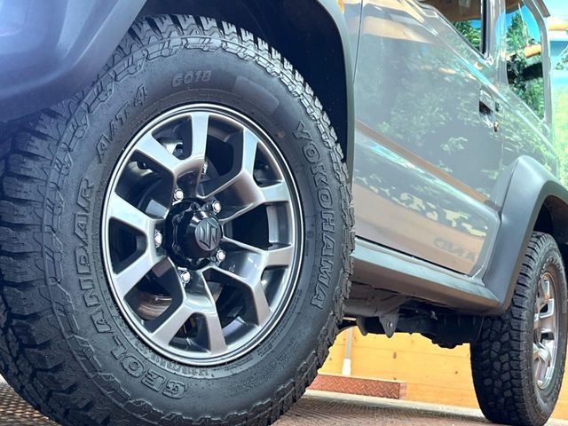 �y����15�C���`�A���~�z�C�[���z�O�ςɃ}�b�`���������A���~�z�C�[���𑕒����Ă���܂��B�e��ЊO�A���~�z�C�[����A�X�^�b�h���X�^�C�����戵�����Ă���܂��B���񂲑��k����������