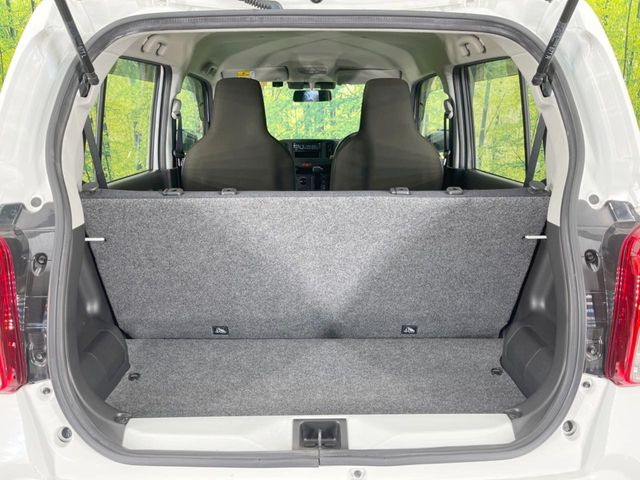 ���i�̂���������ʋ΁A���}���ɏ\���ȉ׎��X�y�[�X���m�ۂ��Ă���܂��B�Z�J���h�V�[�g��|���ƁA�傫�ȉו��̐ύڂ��\�ł���