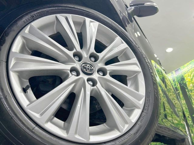 �y����18�C���`�A���~�z�C�[���z�O�ςɃ}�b�`���������A���~�z�C�[���𑕒����Ă���܂��B�e��ЊO�A���~�z�C�[����A�X�^�b�h���X�^�C�����戵�����Ă���܂��B���񂲑��k����������