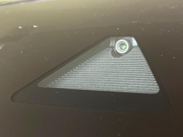 �y�X�}�[�g�u���[�L�T�|�[�g�z���s���ɑO���̎ԗ�����F�����A�Փ˂������Ȏ��͌x��ƃu���[�L�ŏՓˉ���Ɣ�Q�y�����A�V�X�g�B�����S�Ƀh���C�u�����y���݂��������܂��B